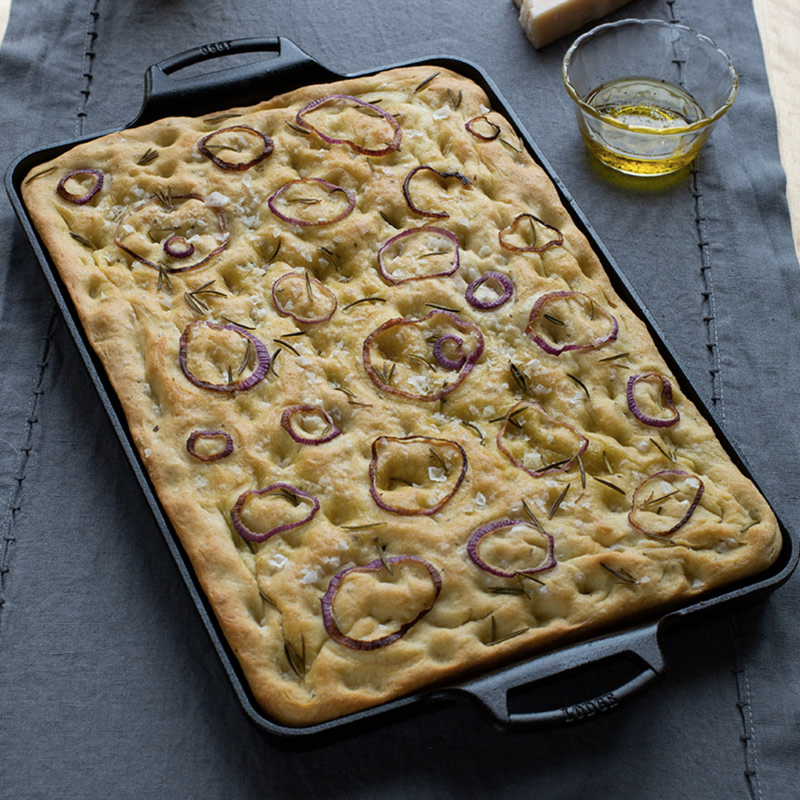 Lodge Cast Iron 15.5 x 10.5 Inch Seasoned Cast Iron Baking Pan