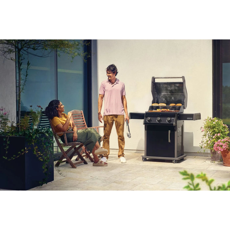 Napoleon Rogue 425 Natural Gas Grill with Stainless Steel Grids and Folding Shelves